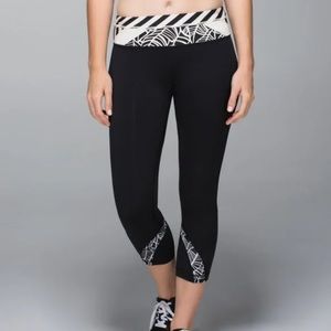 Lululemon Run: Inspire Crop II in Black / Pretty Palm Black Angel Wing Size 6